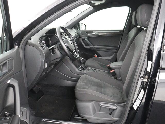 Volkswagen TIGUAN Allspace 1.5 TSI Comfortline Business R-Line 7p. | Adaptive cruise | Virtual Dashboard | Carplay | Sfeerverlichting | Full LED | Climate control | Camera | Park assist | Navigatie |