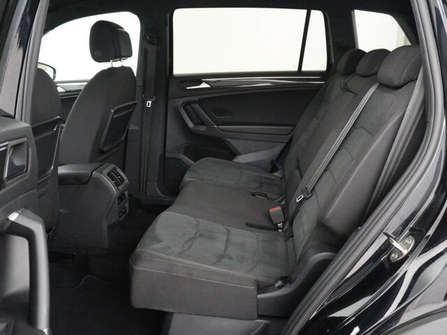 Volkswagen TIGUAN Allspace 1.5 TSI Comfortline Business R-Line 7p. | Adaptive cruise | Virtual Dashboard | Carplay | Sfeerverlichting | Full LED | Climate control | Camera | Park assist | Navigatie |