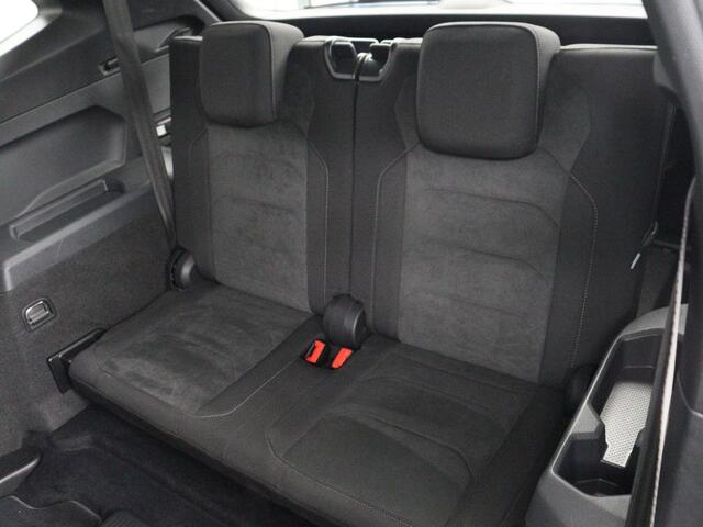 Volkswagen TIGUAN Allspace 1.5 TSI Comfortline Business R-Line 7p. | Adaptive cruise | Virtual Dashboard | Carplay | Sfeerverlichting | Full LED | Climate control | Camera | Park assist | Navigatie |