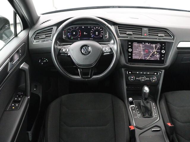 Volkswagen TIGUAN Allspace 1.5 TSI Comfortline Business R-Line 7p. | Adaptive cruise | Virtual Dashboard | Carplay | Sfeerverlichting | Full LED | Climate control | Camera | Park assist | Navigatie |