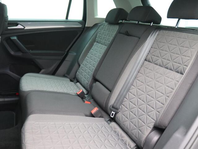 Volkswagen TIGUAN 1.5 TSI Life 150PK DSG Trekhaak, Achteruitrijcamera, Stoel-Stuurverwarming, 18" LM Velgen, Navi, Parkeersensoren voor en achter