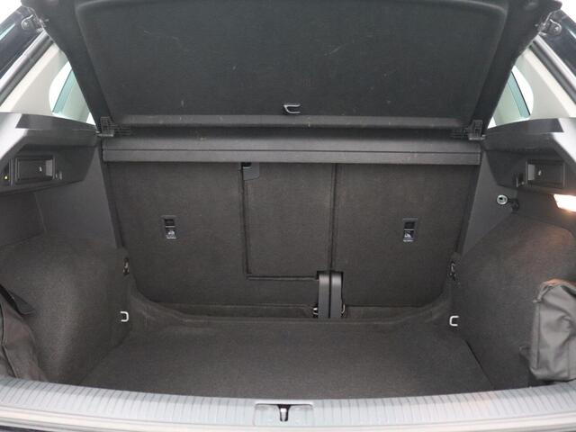 Volkswagen TIGUAN 1.5 TSI Life 150PK DSG Trekhaak, Achteruitrijcamera, Stoel-Stuurverwarming, 18" LM Velgen, Navi, Parkeersensoren voor en achter