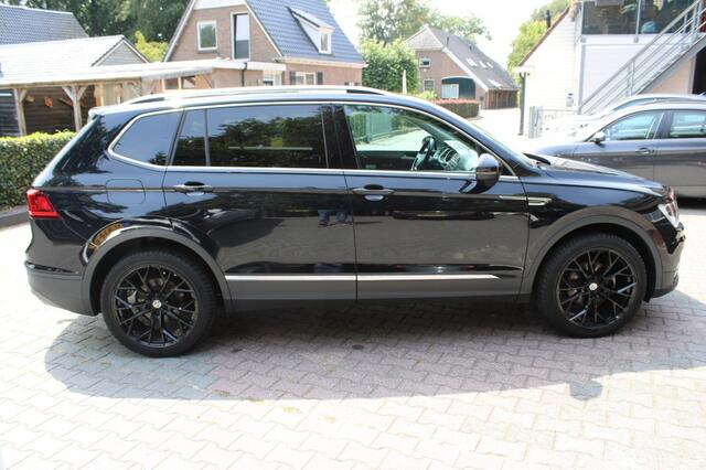 Volkswagen TIGUAN 1.4 TSI Comfort line Business 7 Persoons - Navi trekhaak carplay