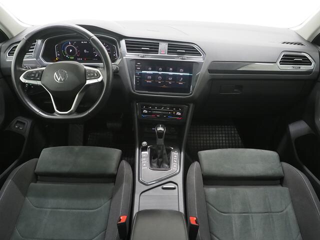 Volkswagen TIGUAN 1.4 TSI eHybrid Elegance | Panoramadak | Trekhaak | Massage | 360 | Sfeerlicht | Dodehoek | Matrix | Carplay