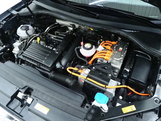 Volkswagen TIGUAN 1.4 TSI eHybrid Elegance | Panoramadak | Trekhaak | Massage | 360 | Sfeerlicht | Dodehoek | Matrix | Carplay