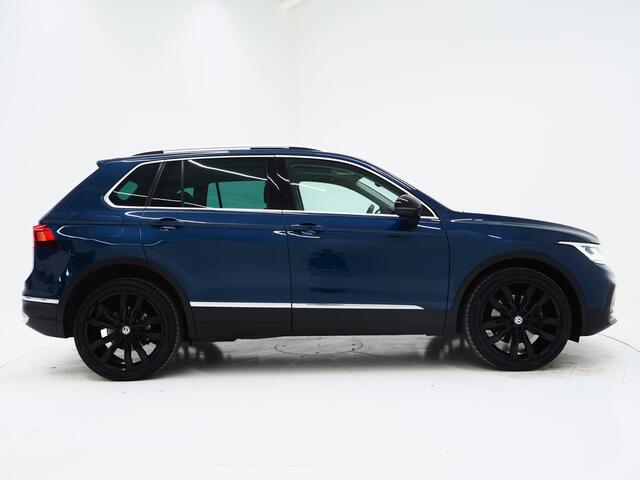 Volkswagen TIGUAN 1.4 TSI eHybrid Elegance | Panoramadak | Trekhaak | Massage | 360 | Sfeerlicht | Dodehoek | Matrix | Carplay