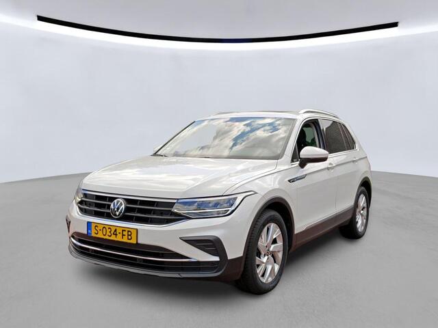 Volkswagen TIGUAN 1.5 TSI 150pk DSG Life Business | Panoramadak | Wekl. trekhaak | Keyless | Stoelverwarming