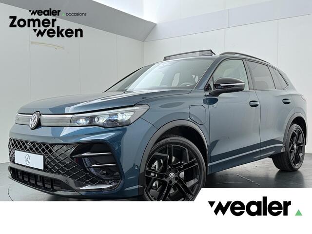 Volkswagen TIGUAN 1.5 eHybrid R-Line Edition | 272 PK | SoH 100% | Trekhaak wegklapbaar | Adaptive Cruise Control | 360 graden camera | Head-up Display | Matrix LED | Massagestoelen |