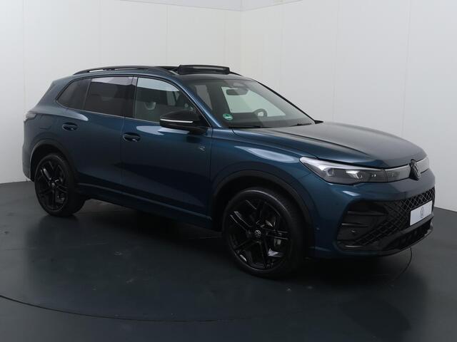 Volkswagen TIGUAN 1.5 eHybrid R-Line Edition | 272 PK | SoH 100% | Trekhaak wegklapbaar | Adaptive Cruise Control | 360 graden camera | Head-up Display | Matrix LED | Massagestoelen |