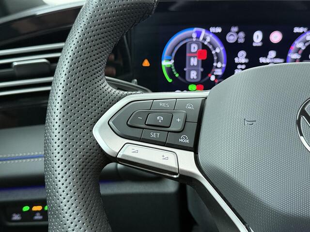 Volkswagen TIGUAN 1.5 eHybrid R-Line Edition | 272 PK | SoH 100% | Trekhaak wegklapbaar | Adaptive Cruise Control | 360 graden camera | Head-up Display | Matrix LED | Massagestoelen |