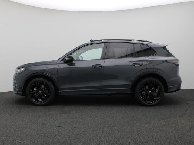 Volkswagen TIGUAN 1.5 eHybrid R-Line Edition 272PK DSG Panoramadak, Trekhaak, 360gr. Camera, Black Style, 20" LM Velgen, Head-Up Display, Harman Kardon Audio, Elektr. Achterklep