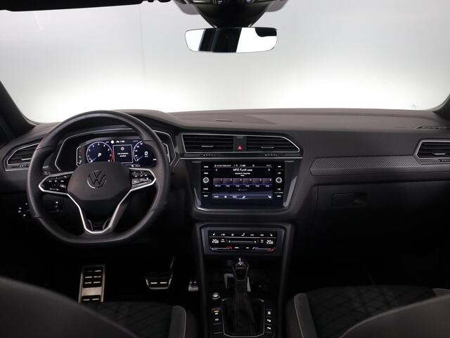 Volkswagen TIGUAN 1.5 TSI R-Line Business 150 pk Automaat (DSG) | Navigatie | Panoramadak | Parkeersensoren (Park assist) | Achteruitrijcamera | Head-up display | R-Line |