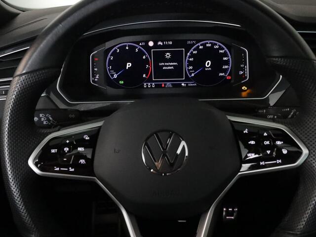 Volkswagen TIGUAN 1.5 TSI R-Line Business 150 pk Automaat (DSG) | Navigatie | Panoramadak | Parkeersensoren (Park assist) | Achteruitrijcamera | Head-up display | R-Line |
