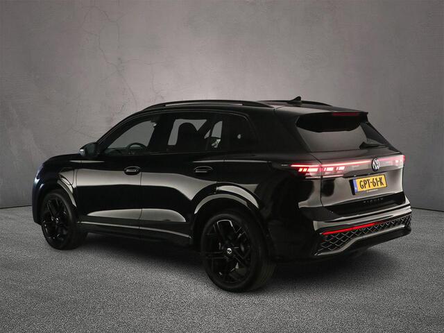 Volkswagen TIGUAN R-Line Business 1.5 TSI eHybrid 272pk DSG Automaat Trekhaak, Black Style, Adaptive cruise control, Navigatie, Achteruitrijcamera, LED koplampen