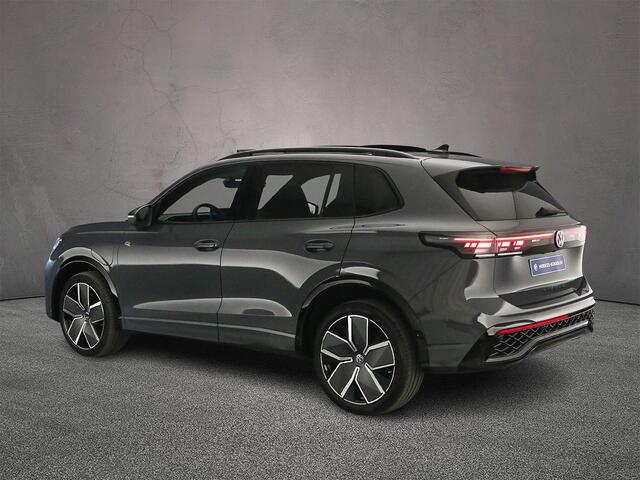 Volkswagen TIGUAN R-Line Edition 1.5 TSI eHybrid 272pk DSG Automaat Trekhaak, Black style, Panoramadak, 360 camera, Head up display, Achteruitrijcamera, Adaptive cruise control