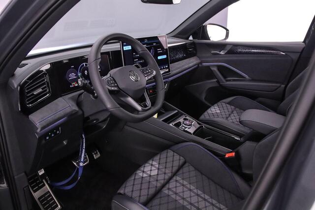 Volkswagen TIGUAN R-Line Edition 1.5 TSI eHybrid 272pk DSG Automaat Trekhaak, Black style, Panoramadak, 360 camera, Head up display, Achteruitrijcamera, Adaptive cruise control