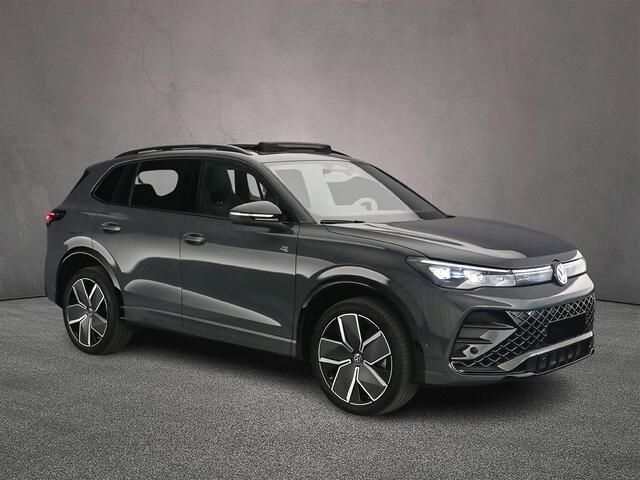 Volkswagen TIGUAN R-Line Edition 1.5 TSI eHybrid 272pk DSG Automaat Trekhaak, Black style, Panoramadak, 360 camera, Head up display, Achteruitrijcamera, Adaptive cruise control