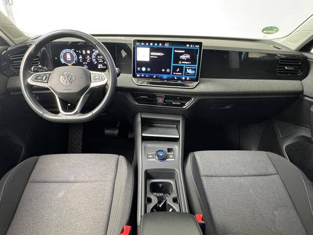 Volkswagen TIGUAN 1.5 eTSI | Navigatie | Camera | Stoelverwarming | Climate Control |