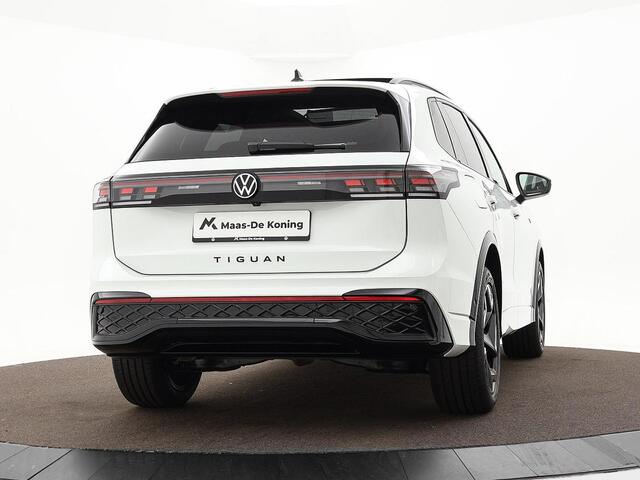Volkswagen TIGUAN 1.5eTSI/150PK R-Line Blackstyle DSG · Panoramadak · Trekhaak · Apple/Android Car Play · Camera · Garantie t/m 30-09-2030 of 100000km.