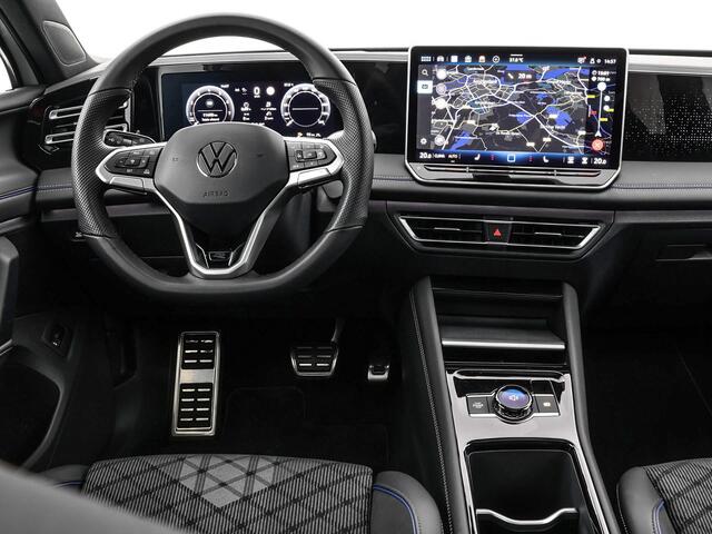 Volkswagen TIGUAN 1.5eTSI/150PK R-Line Blackstyle DSG · Panoramadak · Trekhaak · Apple/Android Car Play · Camera · Garantie t/m 30-09-2030 of 100000km.