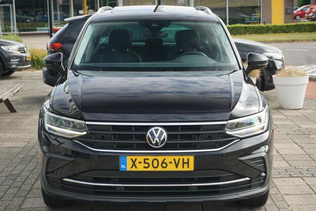 Volkswagen TIGUAN 1.5 TSI Life Business | PANO | trekhaak | leer