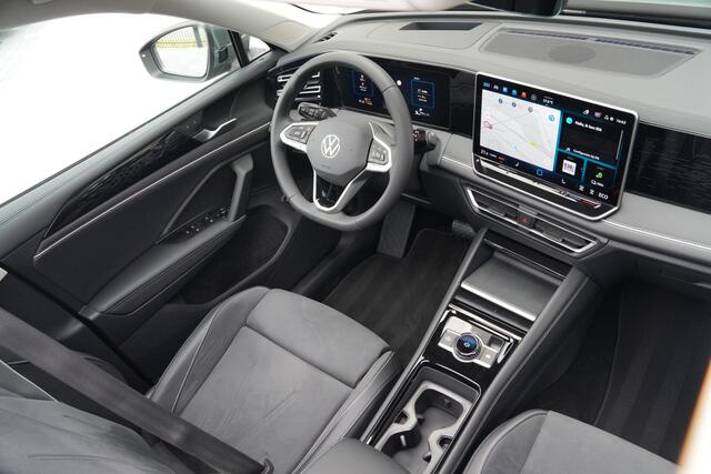 Volkswagen TIGUAN 1.5 eHybrid Elegance - Trekhaak - Pano - IQ Matrix - Stoel/Stuuverwarming - HUD - Keyless - Rijklaar