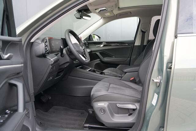 Volkswagen TIGUAN 1.5 eHybrid Elegance - Trekhaak - Pano - IQ Matrix - Stoel/Stuuverwarming - HUD - Keyless - Rijklaar
