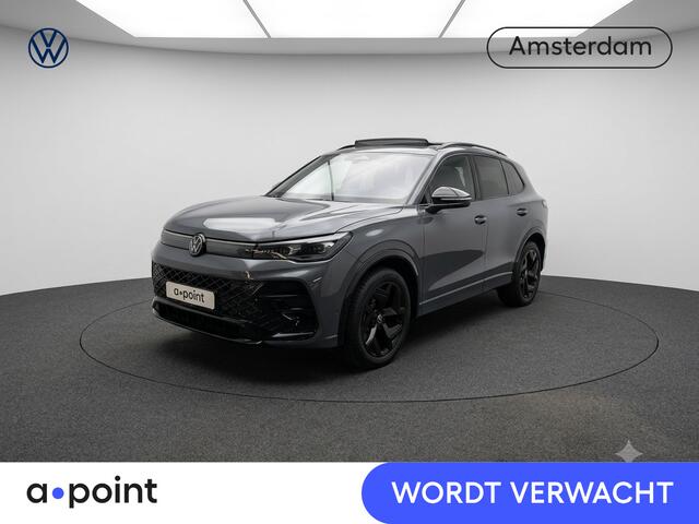 Volkswagen TIGUAN 1.5 eHybrid R-Line Edition 204 pk Automaat (DSG) | Verlengde garantie | Navigatie | Panoramadak | Trekhaak (wegklapbaar) | Park assist | Rondomzicht camera | Head-up display | R-Line |