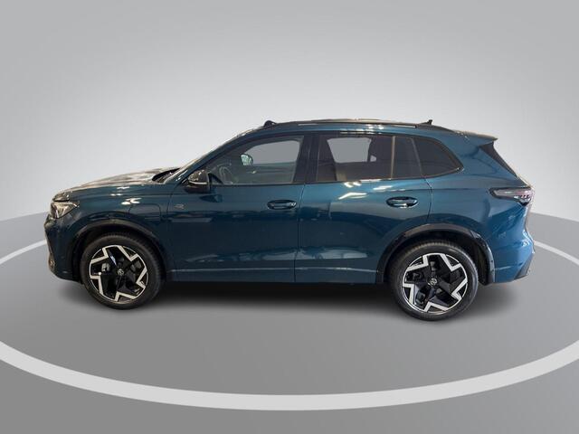 Volkswagen TIGUAN 1.5 204pk DSG eHybrid R-Line Edition · Panoramadak · Wegklapbare Trekhaak · 360 Camera · Massage · 19'' Inch · Garantie t/m 15-09-2030 of 100.000km