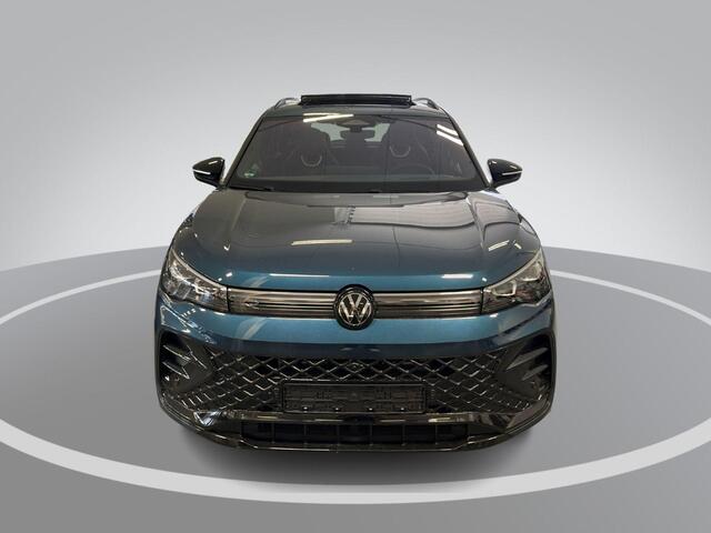 Volkswagen TIGUAN 1.5 204pk DSG eHybrid R-Line Edition · Panoramadak · Wegklapbare Trekhaak · 360 Camera · Massage · 19'' Inch · Garantie t/m 15-09-2030 of 100.000km