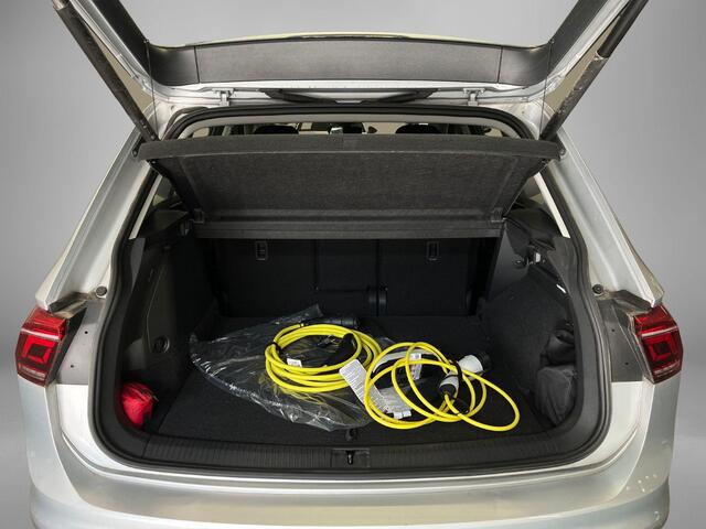 Volkswagen TIGUAN 1.4 TSI 245pk DSG eHybrid Elegance · 360 Camera · Wegklapbare Trekhaak · Apple/Android Car Play · Dodehoek Detectie · 18'' Inch ·