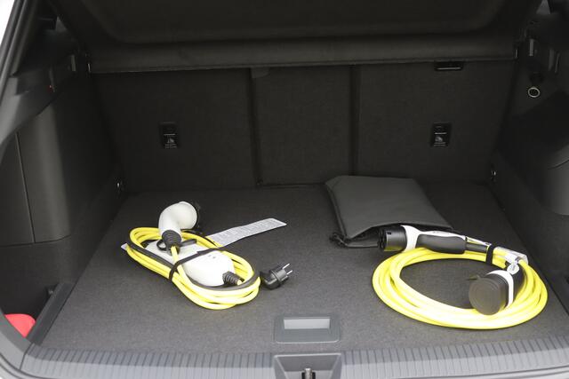 Volkswagen TIGUAN 1.5 eHybrid 272pk R-Line Edition Pano/IQ.Light/Head-up/360/ACC/Trekhaak wegkl./ErgoActive/Dodehoek/19"/DCC