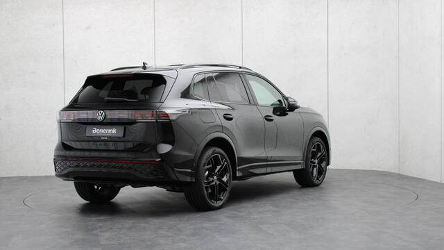Volkswagen TIGUAN 1.5 eHybrid R-Line | Massage | Head-up | Panoramadak | Harman/Kardon | Trekhaak | Comfort Plus | Black Style Pack