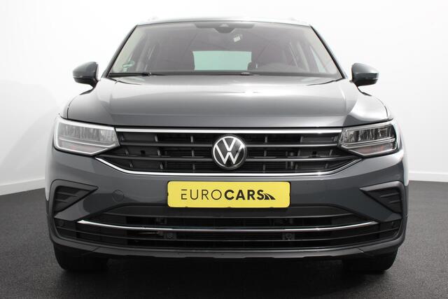 Volkswagen TIGUAN 1.5 TSI DSG Active Navigatie App connect Wireless Adaptieve Cruise Control Travel Assist Parkeersensoren Camera Park Assist Stoel- en stuurverwarming Elektrische achterklep Virtual Cockpit
