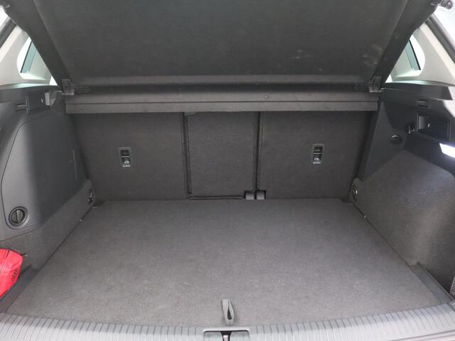 Volkswagen TIGUAN 1.4 TSI eHybrid Life 245PK DSG SOH 90%, Achteruitrijcamera, Side Assist, Digital Cockpit, Adaptieve Cruise Controle, PDC Voor en Achter,Navi via Apple Carplay/Android Auto,