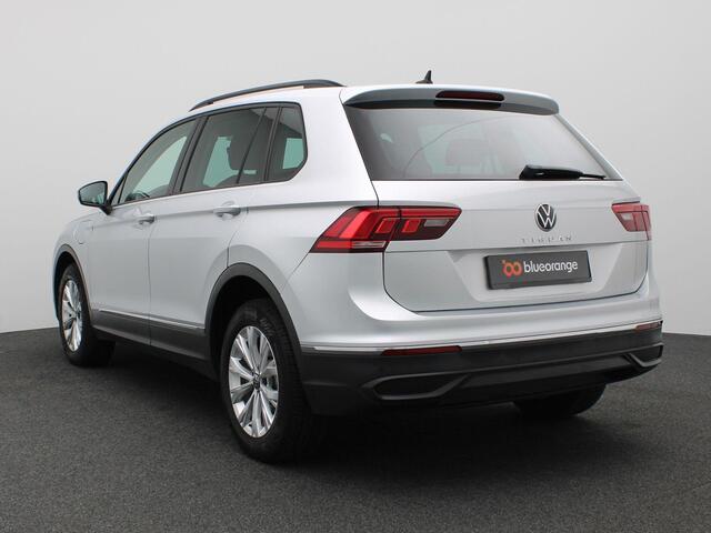 Volkswagen TIGUAN 1.4 TSI eHybrid Life 245PK DSG SOH 90%, Achteruitrijcamera, Side Assist, Digital Cockpit, Adaptieve Cruise Controle, PDC Voor en Achter,Navi via Apple Carplay/Android Auto,