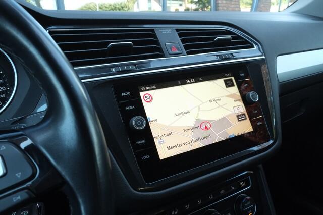 Volkswagen TIGUAN 2.0 TSI AUT 4Motion | Trekhaak | Achteruitrijcamera | Standkachel