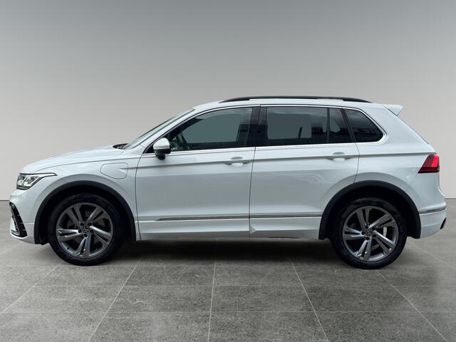 Volkswagen TIGUAN 1.4 245pk TSI eHybrid R-Line Business+ Navigatie 'Discover Media' | Parkeersensoren vóór en achter | Adaptive Cruise Control