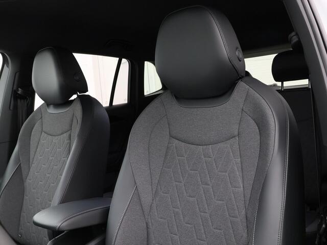 Volkswagen TIGUAN Limited Edition 1.5 eHybrid 204 PK 6 versn. DSG · Design Pakket Dark · Trekhaak inklapbaar, met elektrische ontgrendeling, incl. aanhangermanoeuvreerhulp Trailer Assist · Voorraad OUTLET · Prijs is inclusief inruilpremie ·