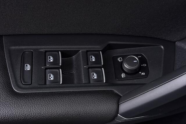 Volkswagen TIGUAN 1.4 TSI ACT Highline (PANORAMADAK, CAMERA, DIGITALE COCKPIT, TREKHAAK WEGKLAPBAAR, MASSAGE STOELEN)