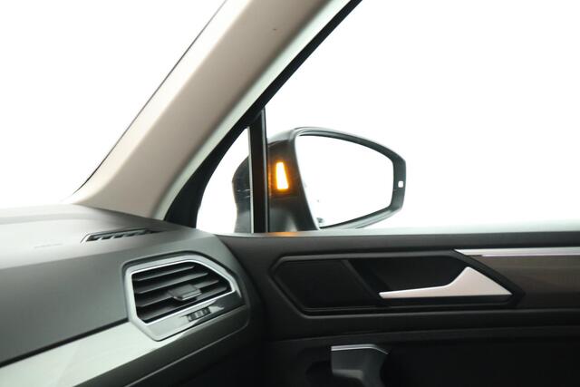 Volkswagen TIGUAN 1.5 TSI 150pk DSG Highline Business R Trekhaak Panoramadak Camera Stoelverwarming Navigatie