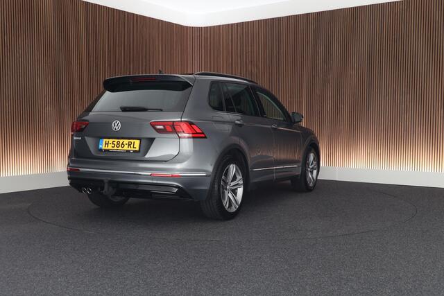 Volkswagen TIGUAN 1.5 TSI 150pk DSG Highline Business R Trekhaak Panoramadak Camera Stoelverwarming Navigatie