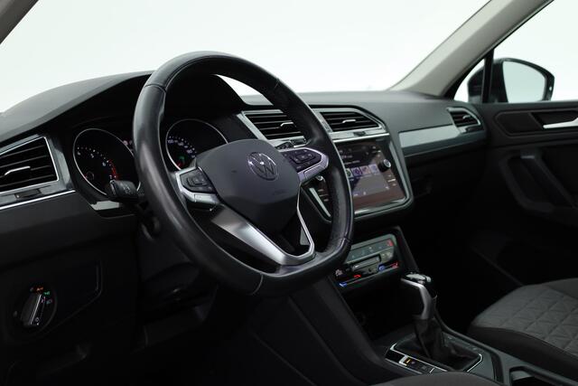 Volkswagen TIGUAN 1.5 TSI Life | Rijklaar!! | Adapt. Cruise | Trekhaak | Navi | Stoel- Stuurverw. | All Season | Apple CarPlay |