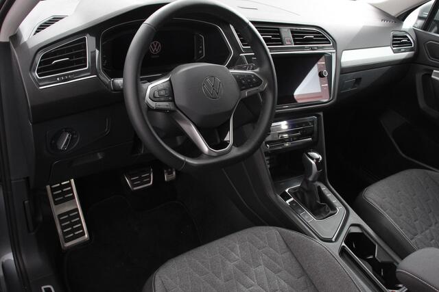 Volkswagen TIGUAN Allspace 1.5 TSI 150pk DSG Move 7p. Navigatie Apple Carplay/Android Auto Wireless Trekhaak Parkeersensoren Camera Adaptive Cruise Control Stoel-en stuurverwarming Climate Control
