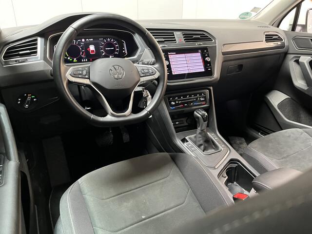 Volkswagen TIGUAN 1.4 TSI eHybrid Elegance / AUTOMAAT/ PANO/ TREKHAAK/ PARK.SENSOR.V+A/ CAMERA/ STUUR+STOELVERWARM./ APP-CONNECT/ ACC/ ELEK.ACHTERKLEP/ DIGITAL DASH/ NAVI/ DAB/ CLIMA/ IQ.LIGHT