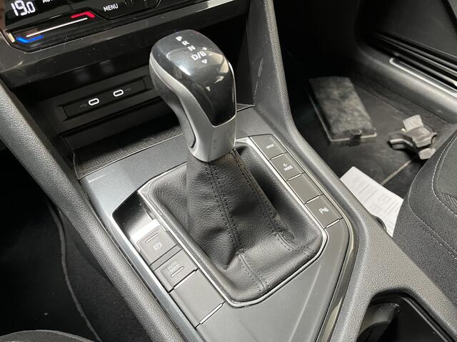 Volkswagen TIGUAN 1.4 TSI eHybrid Elegance / AUTOMAAT/ PANO/ TREKHAAK/ PARK.SENSOR.V+A/ CAMERA/ STUUR+STOELVERWARM./ APP-CONNECT/ ACC/ ELEK.ACHTERKLEP/ DIGITAL DASH/ NAVI/ DAB/ CLIMA/ IQ.LIGHT
