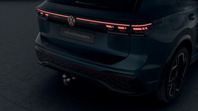 Volkswagen TIGUAN 1.5 eHybrid 204 6DSG R-Line Edition | 'App-Connect' draadloze smartphone integratie | Automatische afstandsregeling (Adaptive Cruise Control) | Black Style Pakket