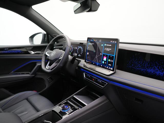 Volkswagen TIGUAN 1.5 eHybrid R-Line Edition PHEV 272pk | Trekhaak Af Fabriek | Panodak | Head Up | Adaptive Cruise | Lederen Sportstoelen Massage & Ventilatie & Memory | 360 Camera | IQ Light | Harman / Kardon | Stuur Verwarmd | Keyless | Blis | Plug In Hybrid |