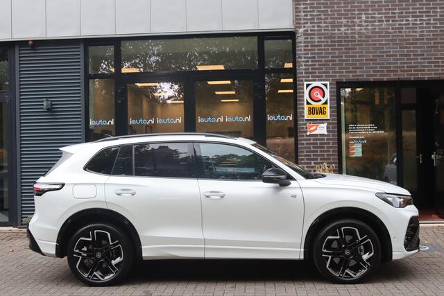 Volkswagen TIGUAN 1.5 eHybrid 272pk R-Line Black Style Pano/Leder/IQ.Light HD/360/Headup/HK/Keyless/ACC/DCC/Elek. stoelen/Dodehoek/20"/Trekhaak wegkl.