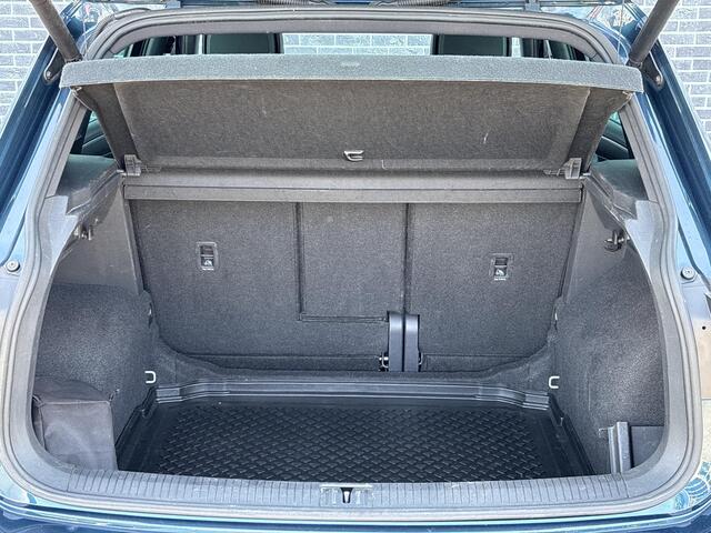 Volkswagen TIGUAN 1.5 TSI DSG R-Line Business+ | Trekhaak | Panoramadak | Matrix-LED Koplampen | Keyless Entry | Elektrische Achterklep | Sportstoelen | Navigatie Discover Media | Apple Carplay | Android Auto